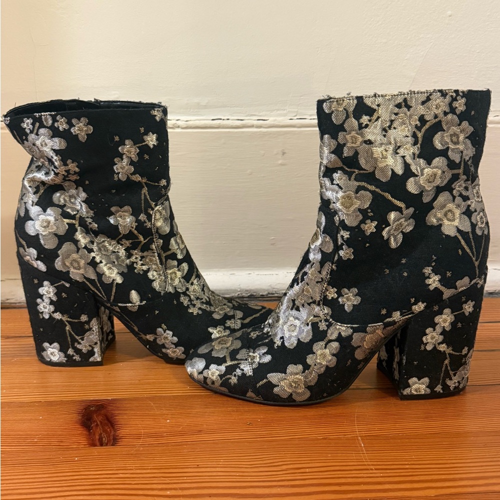 Floral motif Jacquard Heeled Boots - Black and Silver